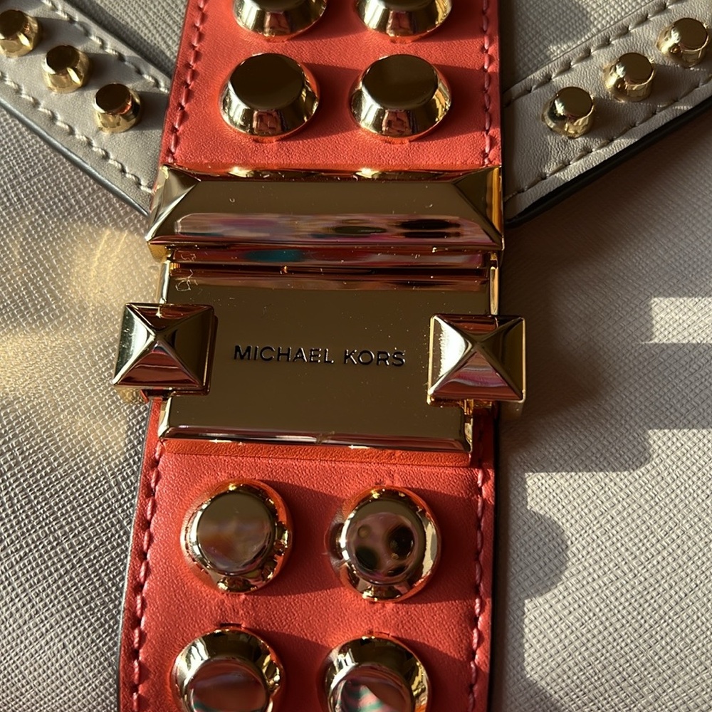 Michael Kors White and Pink Studded Shoulder Bag - Picture 9 of 10